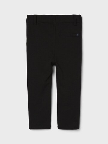 NAME IT - Slimfit Pantalón 'SILAS' en negro