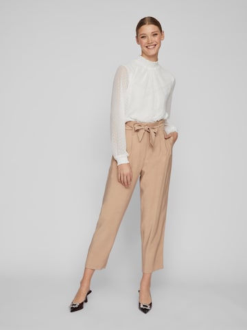 regular Pantaloni con pieghe 'KAYA' di VILA in beige