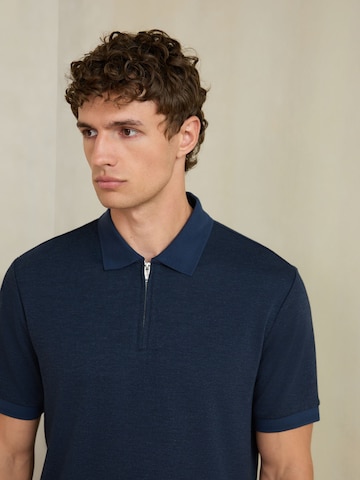 Tricou de la Next pe albastru