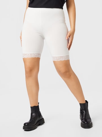 Vero Moda Curve Skinny Legginsy 'LENNON' w kolorze biały: przód