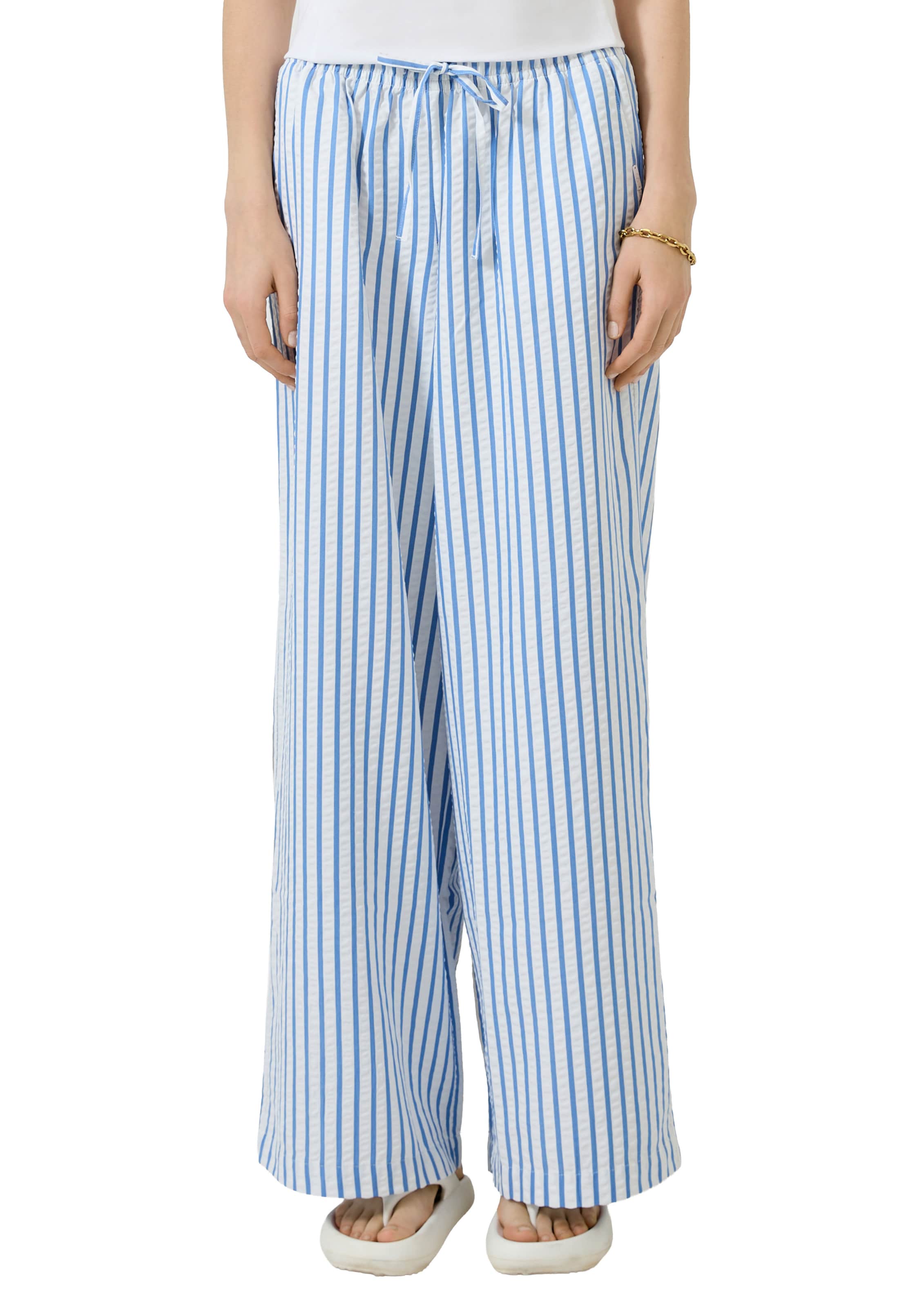 QS Regular Trousers in White: front