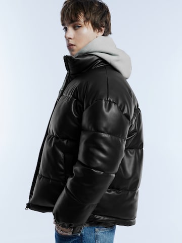 Pull&Bear Zimska jakna | črna barva
