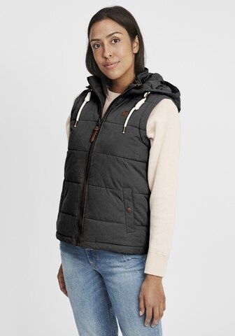 Oxmo Vest in Black: front