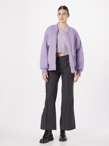 Wide Leg Pantalon à plis 'Kylie' WEEKDAY en gris