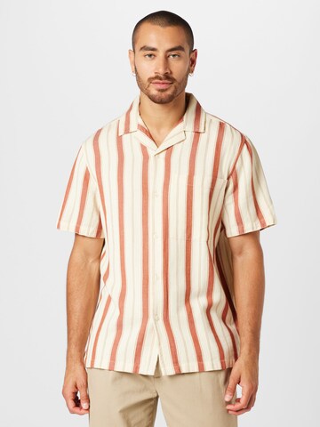 TOPMAN Regular fit Overhemd in Beige: voorkant