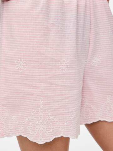 regular Pantaloni di PIECES in rosa