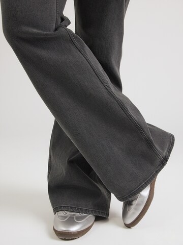 WEEKDAY Дънки Bootcut Дънки в черно