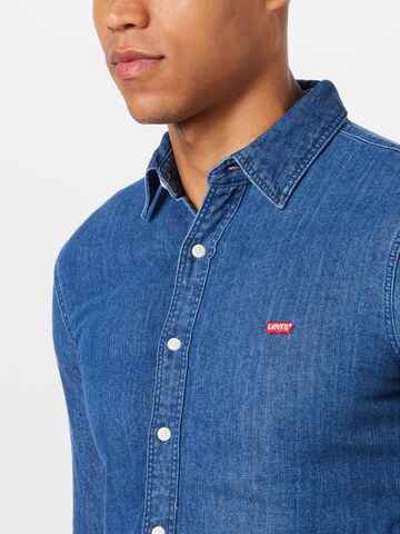 LEVI'S ® Přiléhavý střih Košile 'Battery Housemark Slim Fit' – modrá