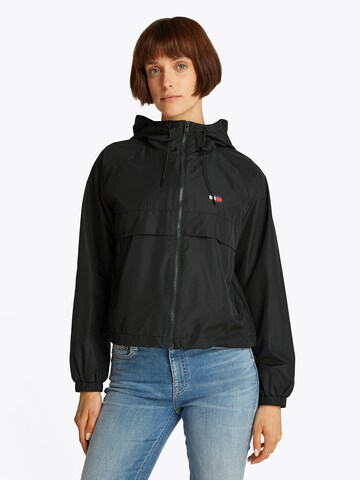 Tommy Jeans Φθινοπωρινό και ανοιξιάτικο μπουφάν 'Essential' σε μαύρο: μπροστά