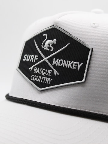Surf Monkey Czapka sportowa 'Baseballkappe mit Kordel' w kolorze biały