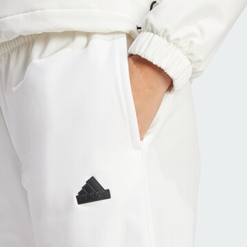Regular Pantalon de sport 'City Escape' ADIDAS SPORTSWEAR en blanc
