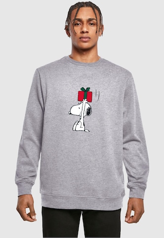 Merchcode Sweatshirt 'Peanuts Snoopys Present' in Grau: predná strana