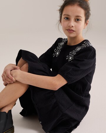 WE Fashion Платье в Черный
