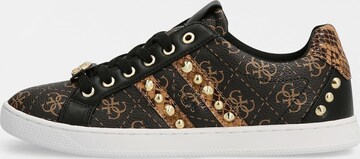 GUESS Sneaker in Braun: front