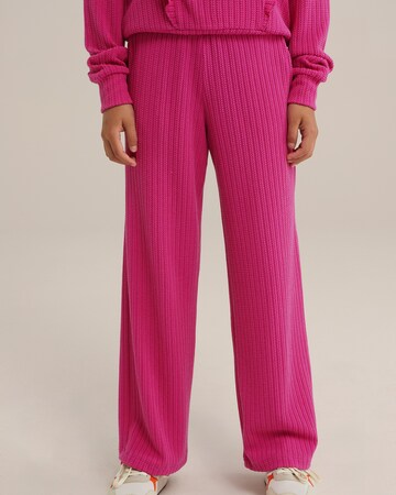 WE Fashion Wide leg Trousers in Pink: front