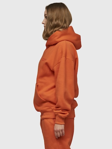 THE ODDS Pullover 'Hoodie/ alphabet' i orange