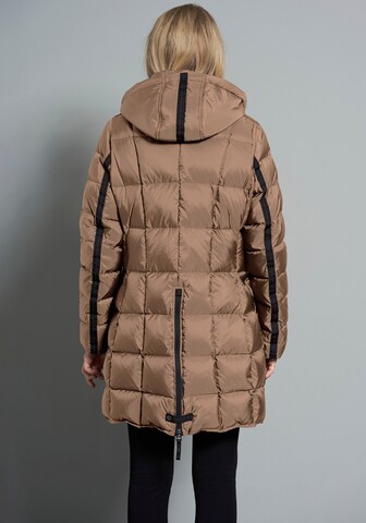 JUNGE Winter Jacket in Brown