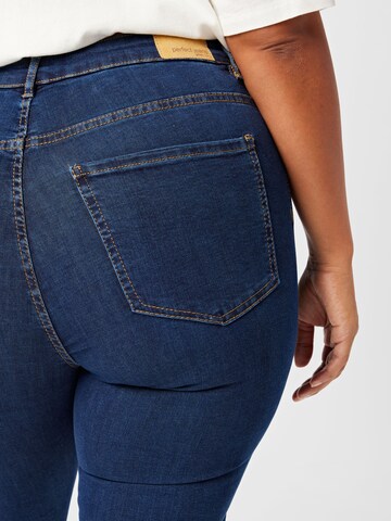 Slimfit Jeans 'Molly' de la Gina Tricot Curve pe albastru