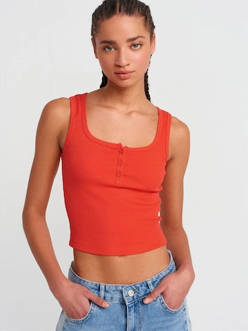 Dilvin Top in Oranje: voorkant