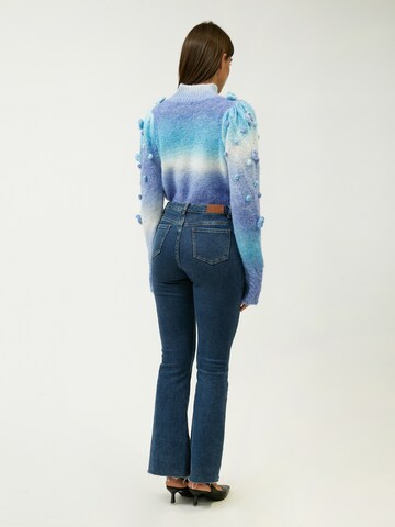 Influencer Flared Jeans in Blau