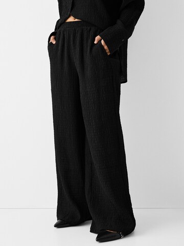 Wide leg Pantaloni de la Bershka pe negru