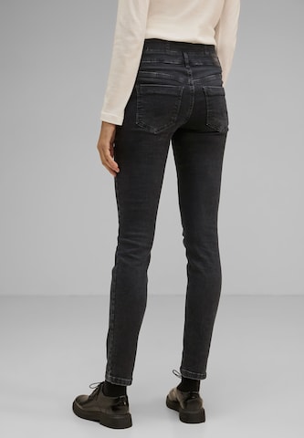 STREET ONE Slimfit Jeans i svart