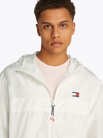 Tommy Jeans Демисезонная куртка 'CHICAGO' в Белый
