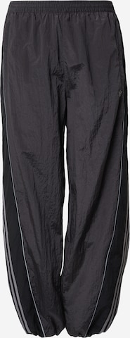 ADIDAS ORIGINALS Loosefit Nadrág 'Adilenium Season 5' - fekete: elől