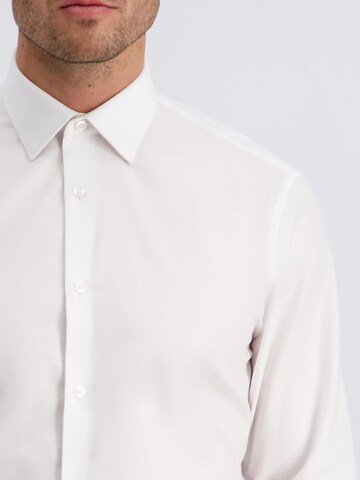 Fit confort Chemise PIERRE CARDIN en blanc