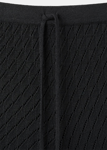 Wide leg Pantaloni 'MASETA' di MANGO in nero