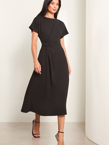 Lipsy Jurk in Zwart: voorkant