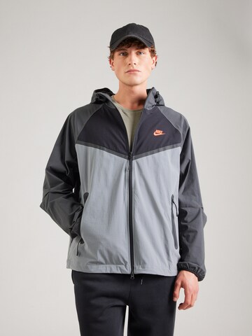 Veste mi-saison Nike Sportswear en gris : devant