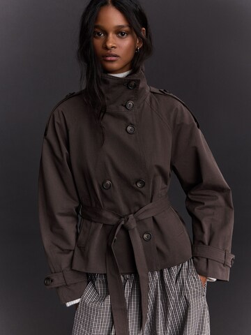 Bershka Jacke in Braun