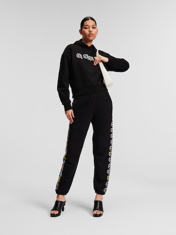 Karl LagerfeldSweater majica 'Ikonik' - crna boja