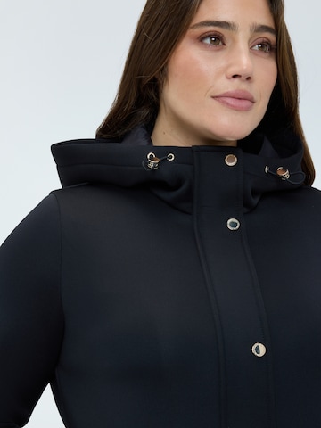 Fiorella Rubino Wintermantel in Zwart