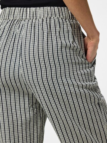 PIECES Regular Hose 'PCAbrielle' in Schwarz