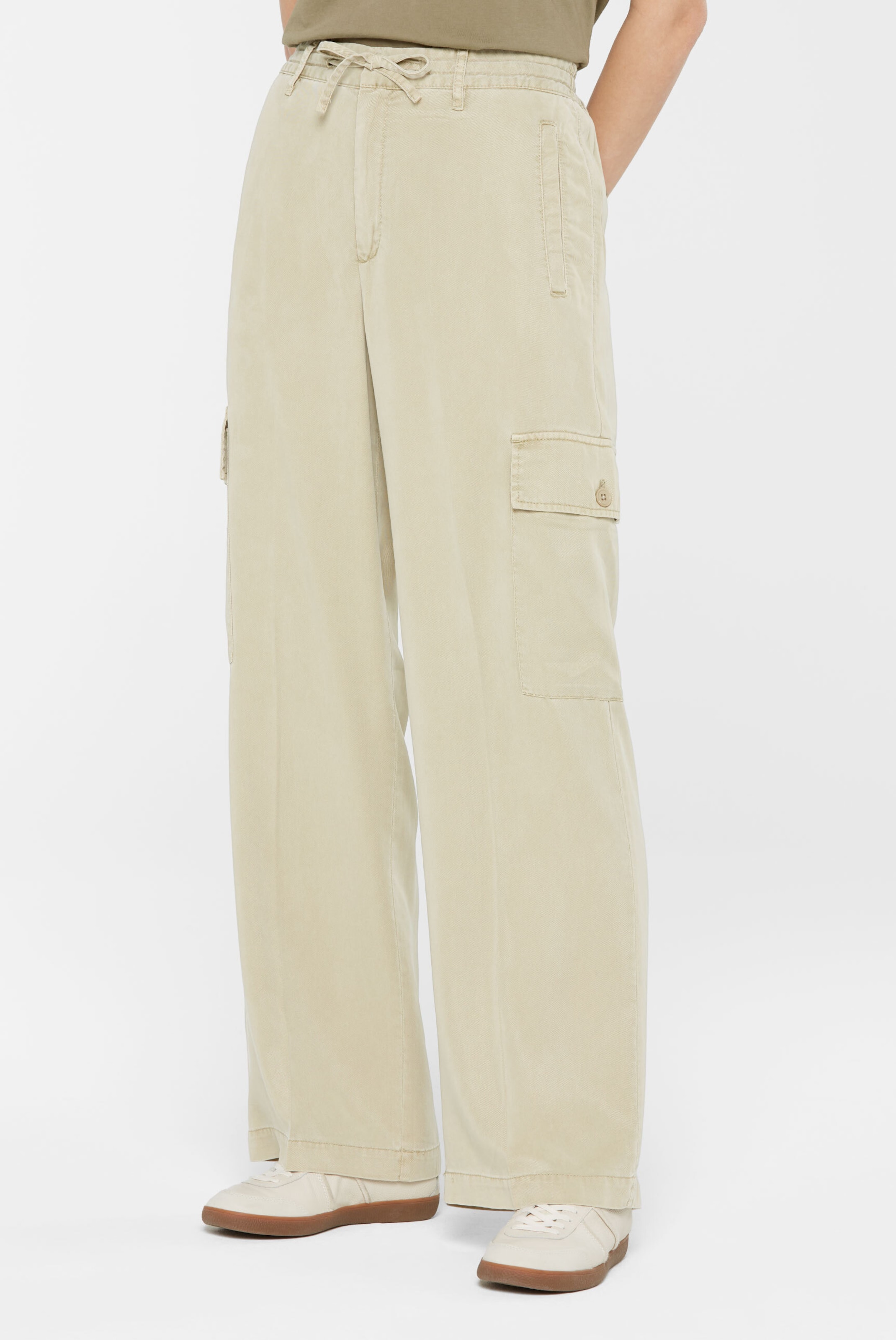 SENSES.THE LABEL Regular Cargo Pants in Beige: front