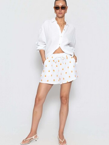 SASSYCLASSY Loosefit Byxa i vit
