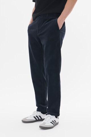 Regular Pantalon chino 'Liam' Matinique en bleu : devant