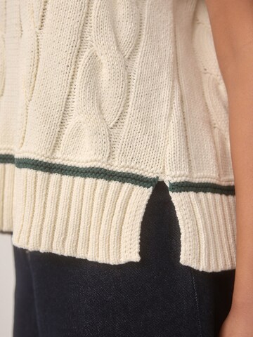 Next Broderad topp i beige