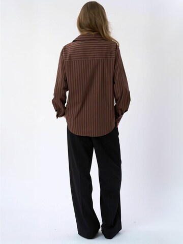 TEESHOPPEN - Camisa ' Thalia ' em castanho