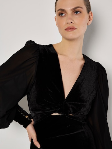 Apricot Dress ' ' in Black
