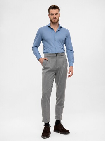 Antioch Regular Pleated Pants in Grey