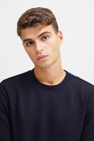 Casual Friday Sweatshirt 'Sebastian' in Blau