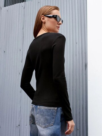 Dilvin Shirt in Black