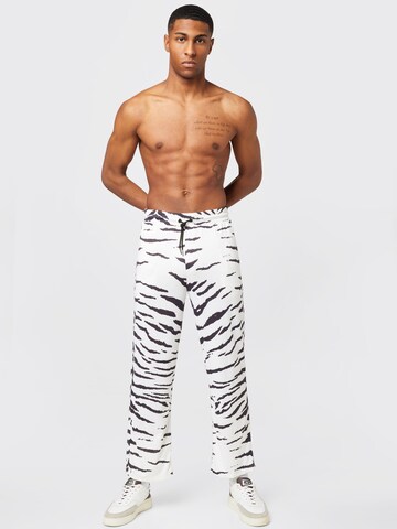 Loosefit Pantalon 'Bela' Smiles en blanc