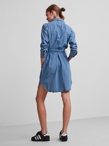 Robe-chemise 'Osalina' PIECES en bleu