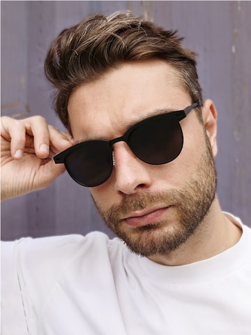 VEYREY Sunglasses in Black: front