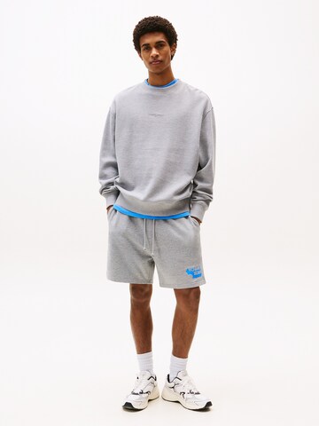 Tommy Jeans Loose fit Trousers in Grey