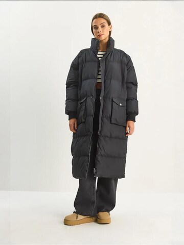 Manteau d’hiver Bianco Lucci en noir : devant